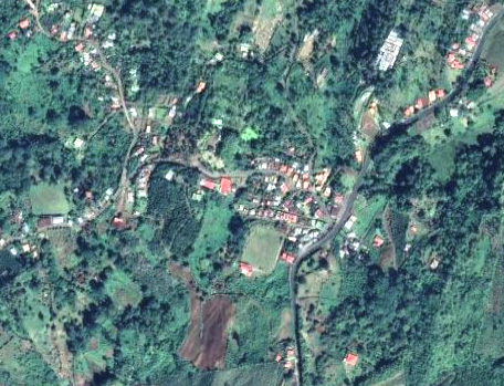 Fotografía aérea de la zona del deslizamiento en el cerro chitaría, se puede apreciar las montañas y el pueblo de Salitral de Santa Ana que esta montaña abajo.